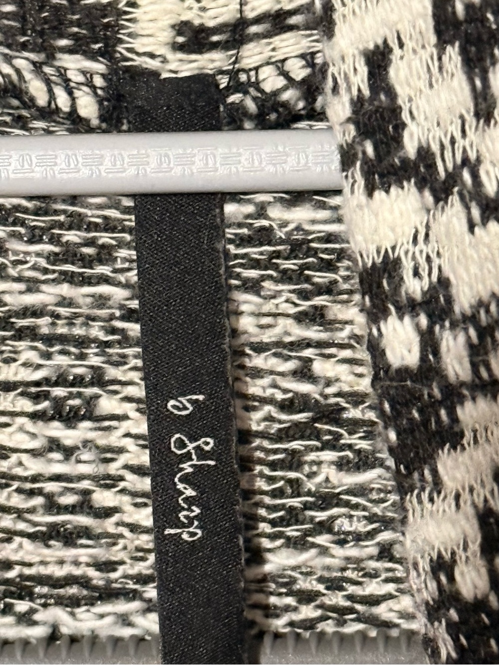 Y2K b Sharp Women’s Cardigan Gray and White Geometric Design Size Large - Picture 5 of 6